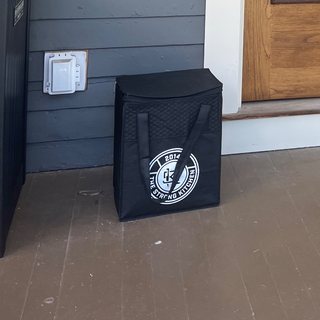 A Strong Kitchen delivery bag at a customer’s front door